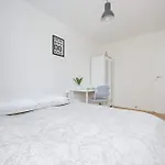 Jasny Apartament Z Dwoma Sypialniami I Biurkiem By Noclegi Renters