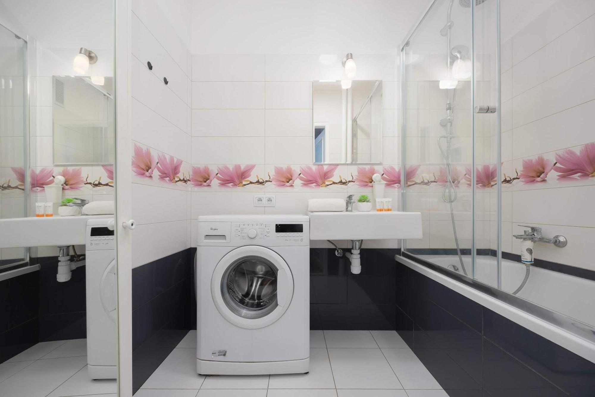 Jasny Z Dwoma Sypialniami I Biurkiem By Renters
