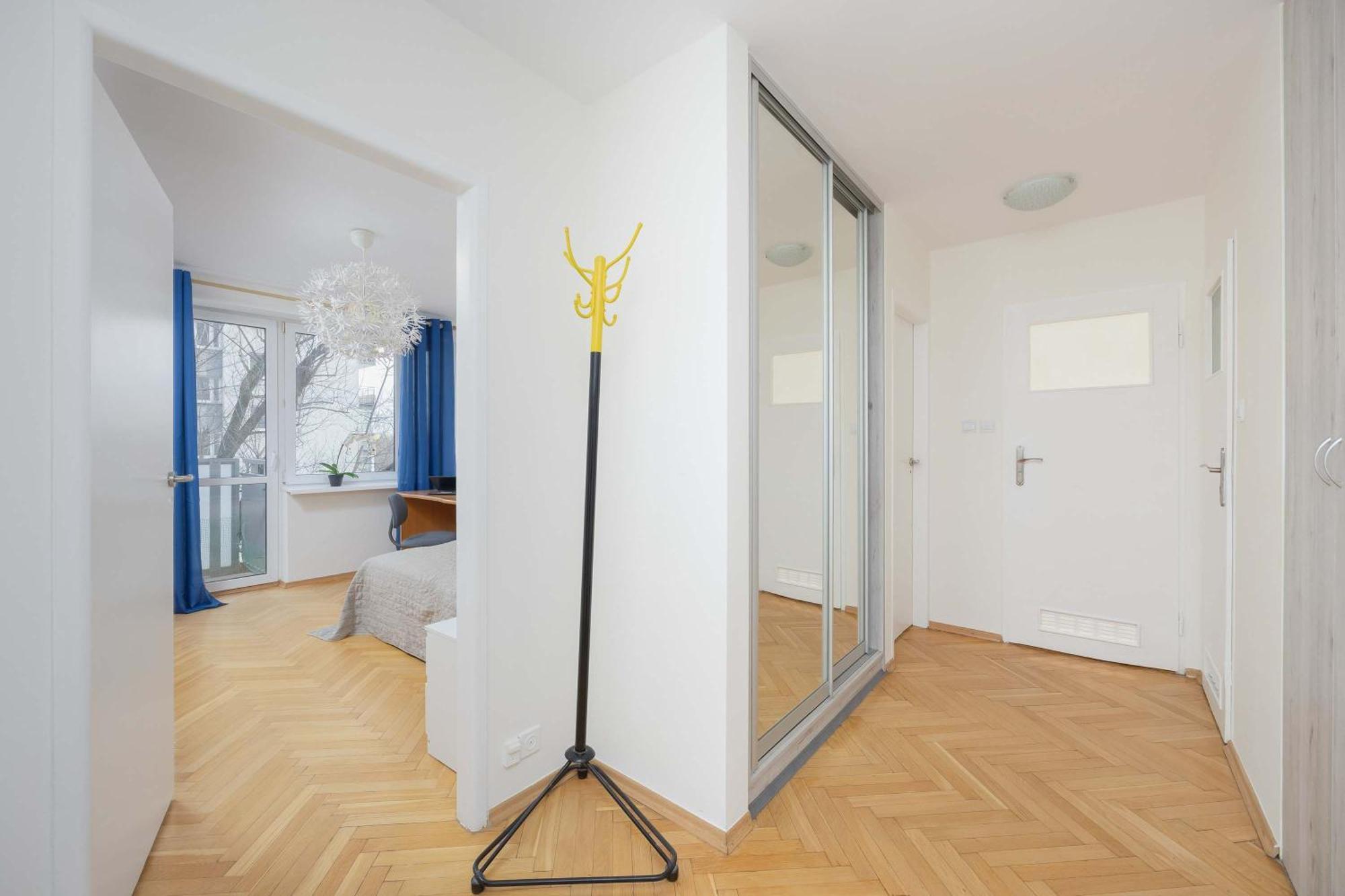 Apartment Jasny Z Dwoma Sypialniami I Biurkiem By Renters *