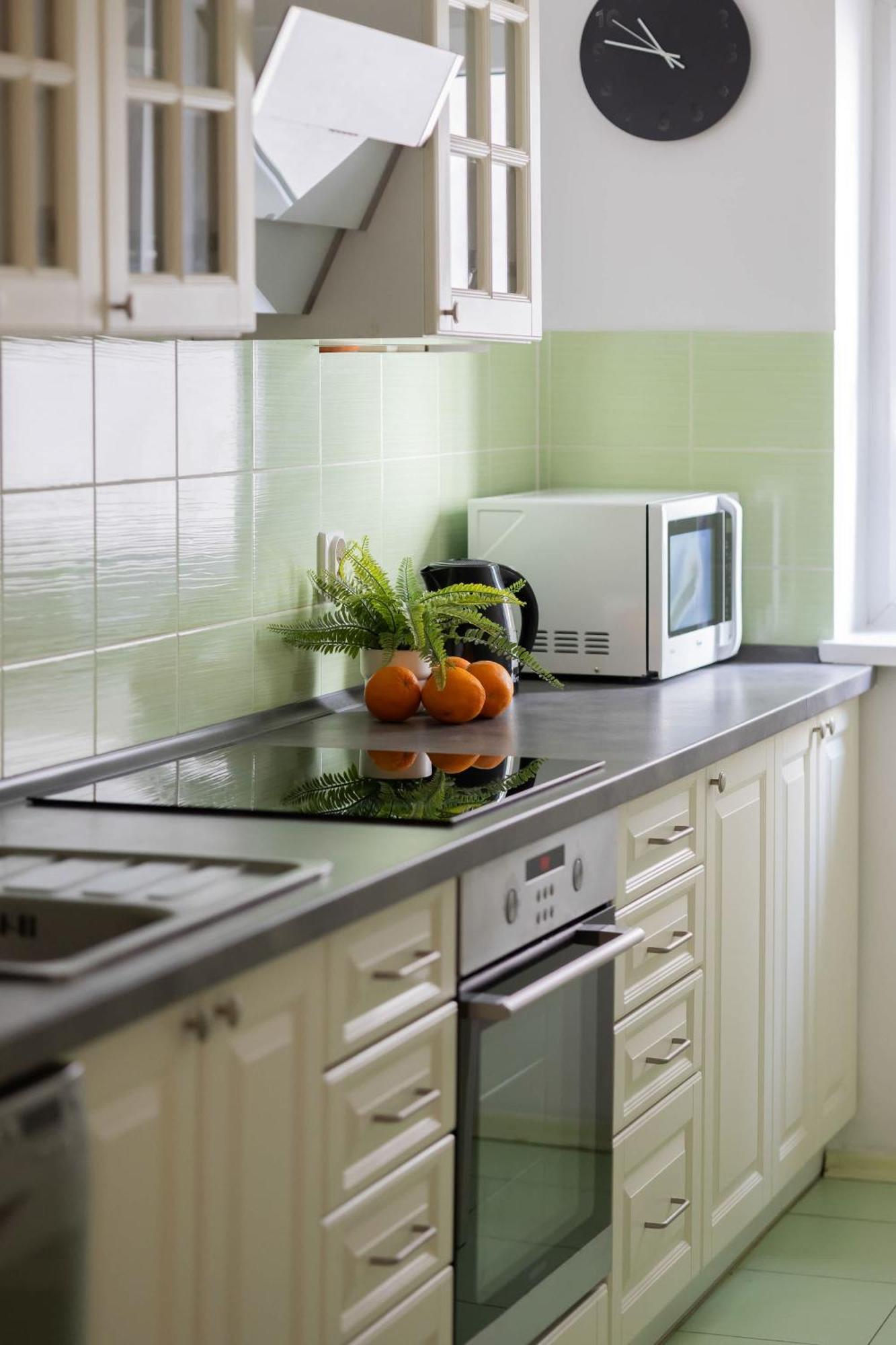 Apartment Jasny Z Dwoma Sypialniami I Biurkiem By Renters Warsaw