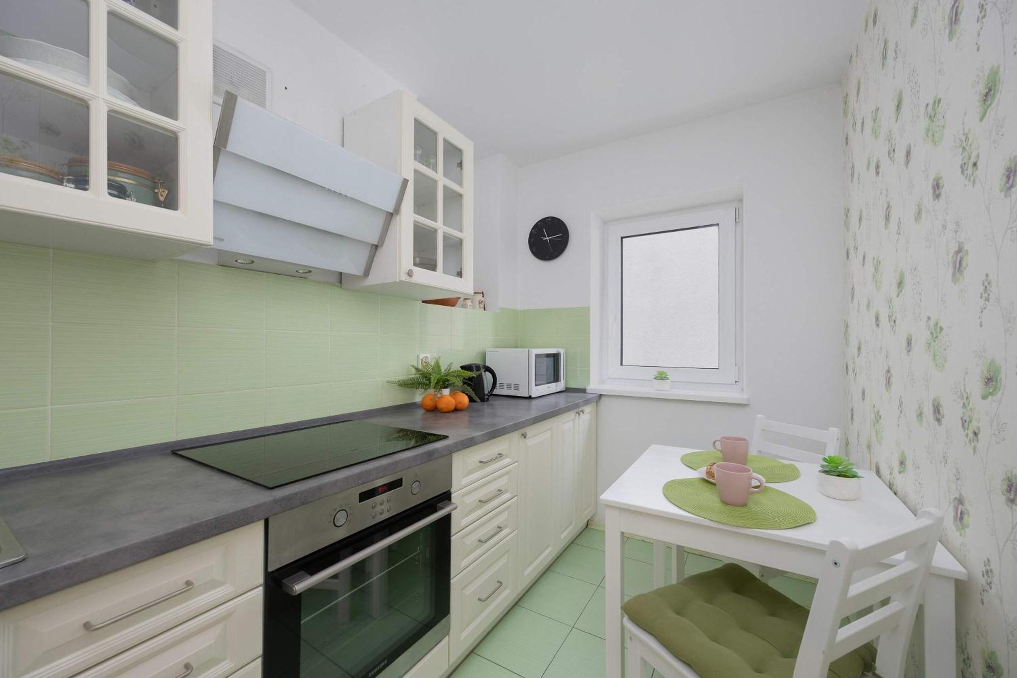 Jasny Z Dwoma Sypialniami I Biurkiem By Renters *