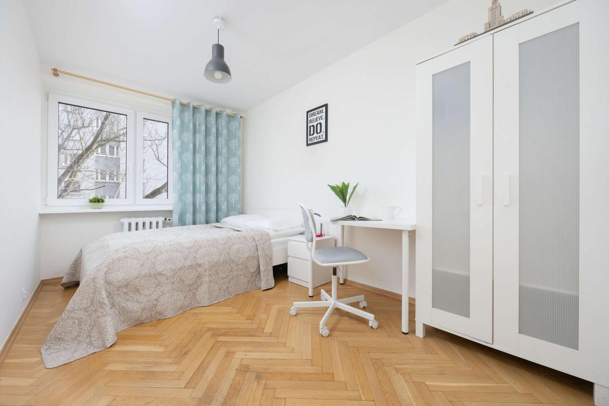 Jasny Z Dwoma Sypialniami I Biurkiem By Renters Apartment *