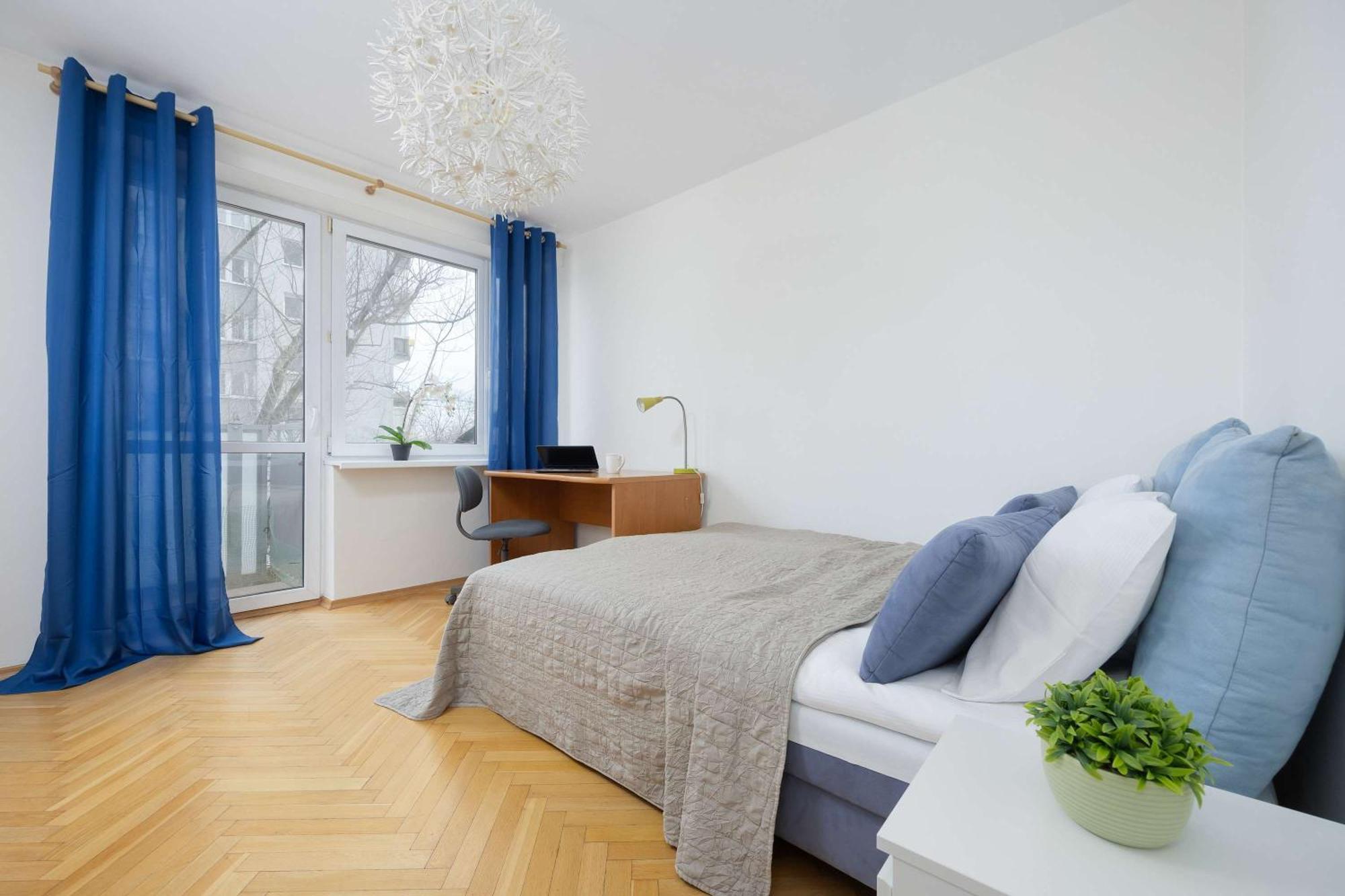 Apartament Jasny Z Dwoma Sypialniami I Biurkiem By Renters Warszawa