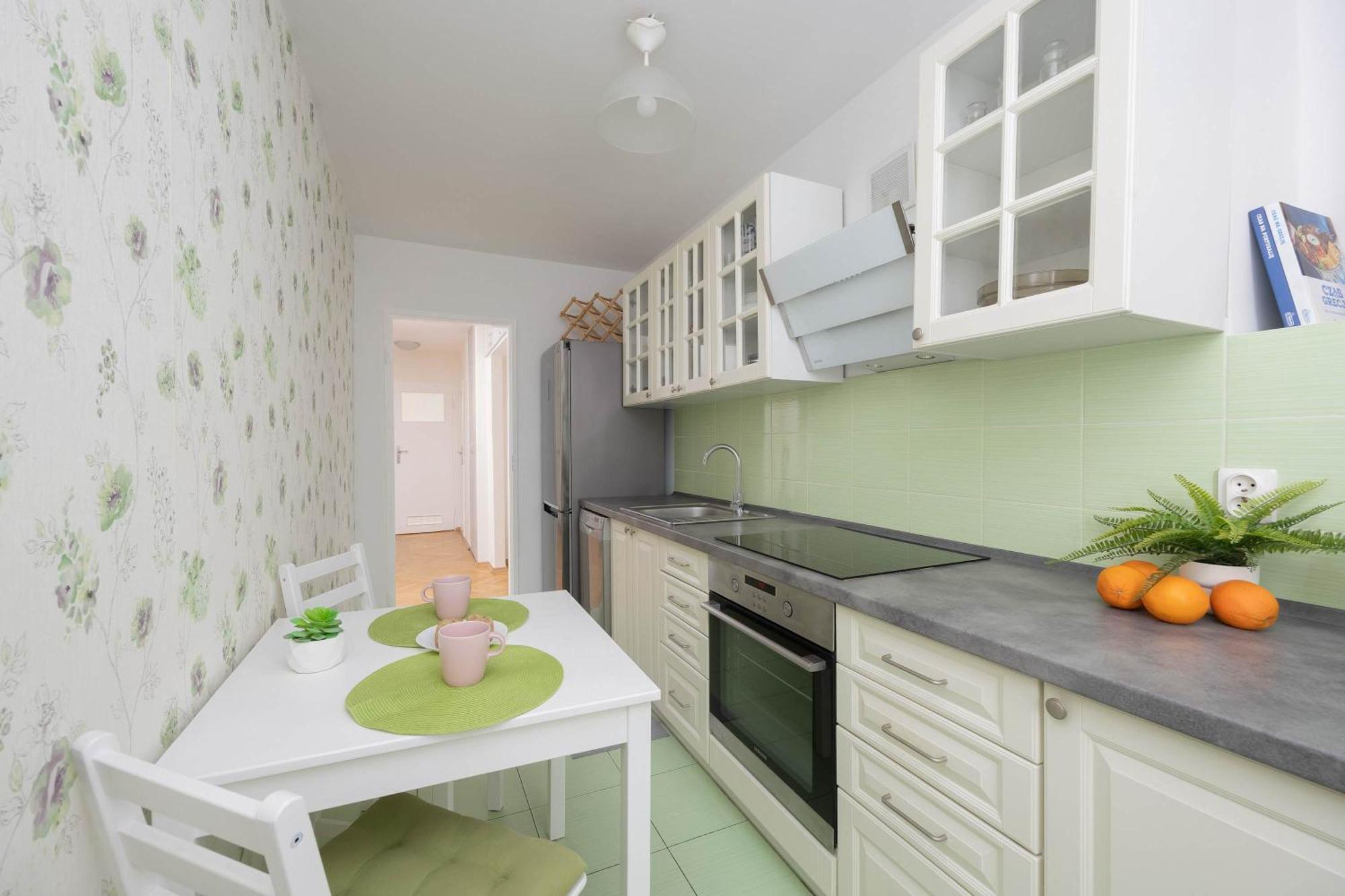 Apartament Jasny Z Dwoma Sypialniami I Biurkiem By Renters *
