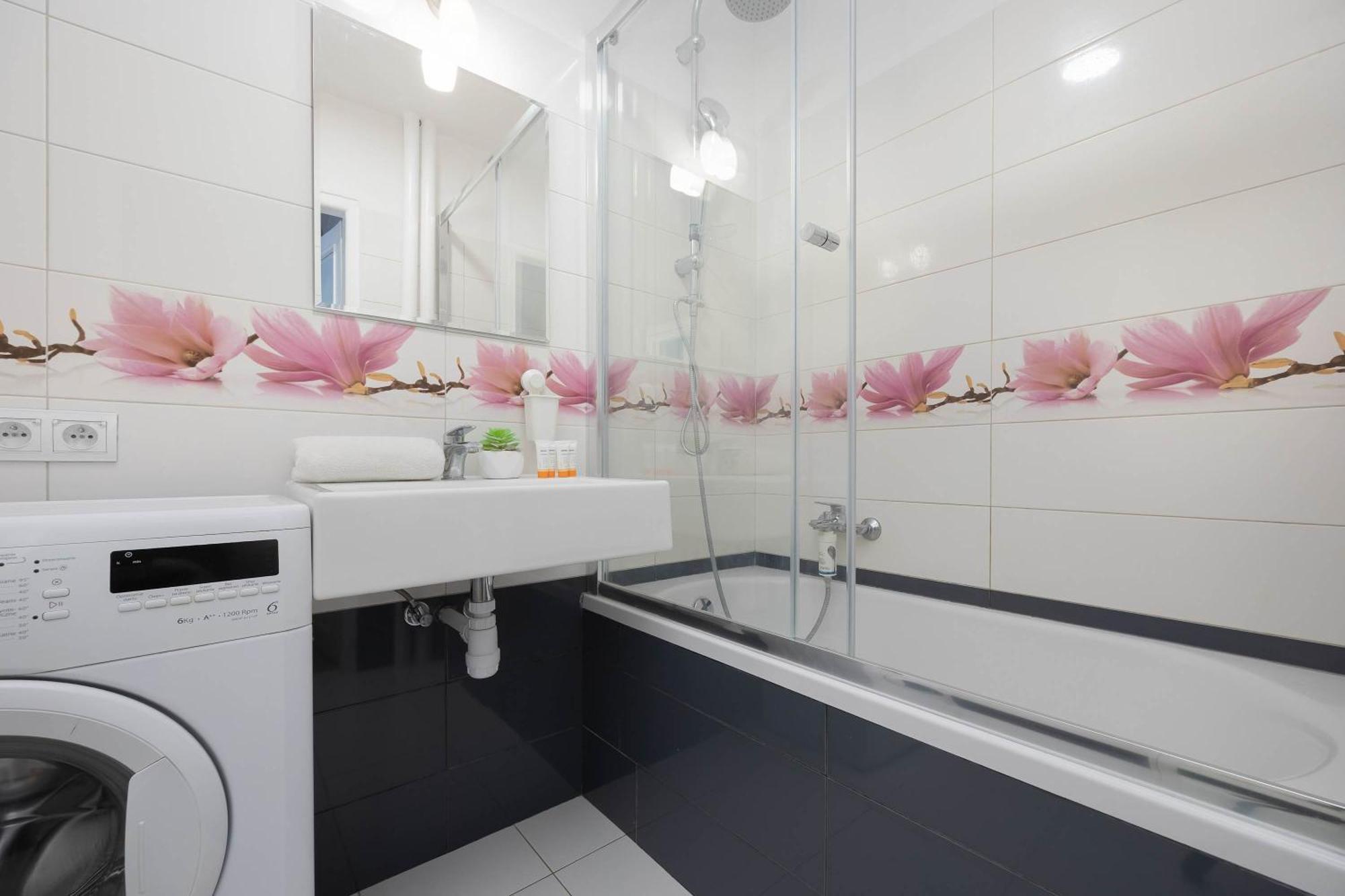 Jasny Z Dwoma Sypialniami I Biurkiem By Renters