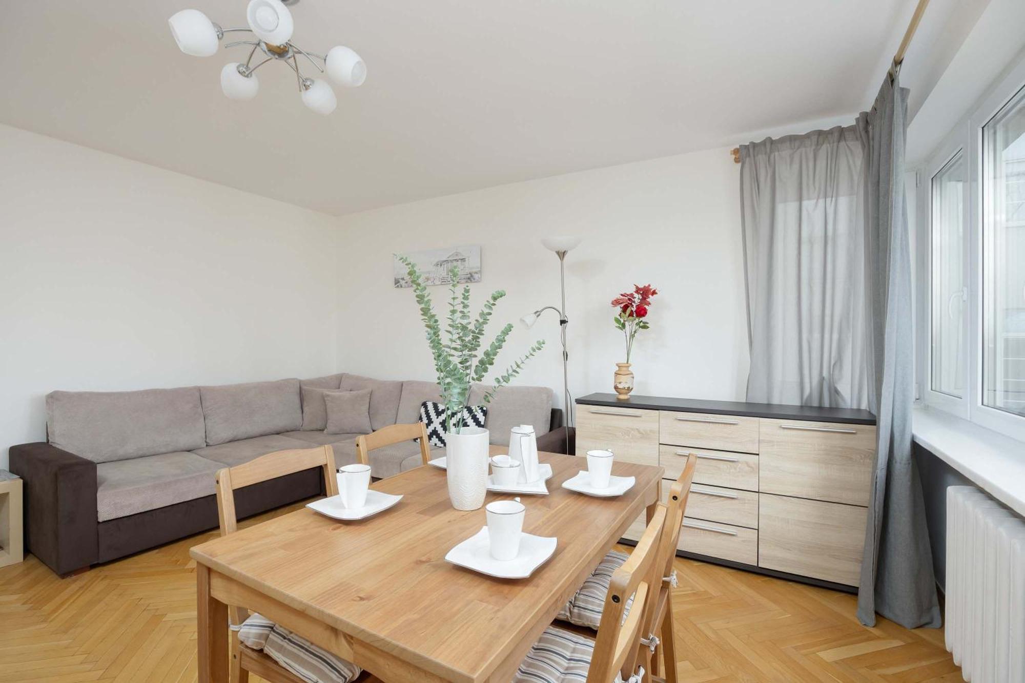 Jasny Z Dwoma Sypialniami I Biurkiem By Renters Apartament *